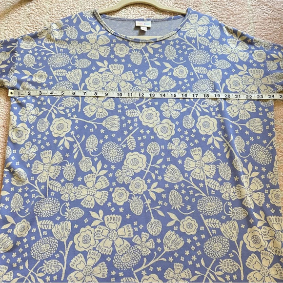 LuLaRoe Floral Strawberry Jacquard Irma Tunic Size Small Periwinkle and Cream - Picture 6 of 13